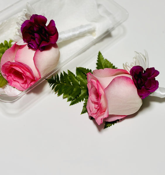 Pink and white set Boutonniere / Button hole flowers