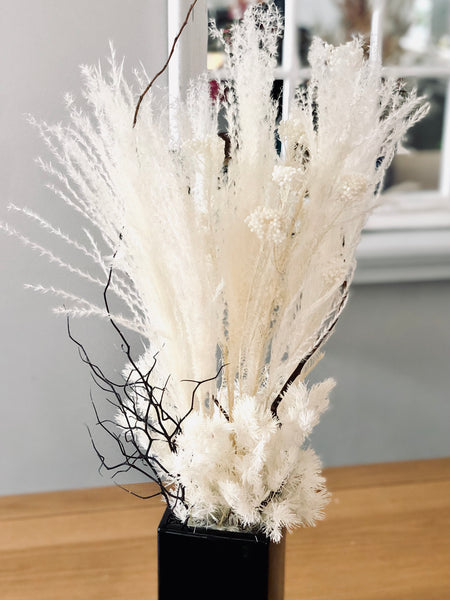 Preserved dry white pampas vase