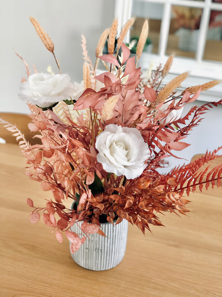 Round table top display vase