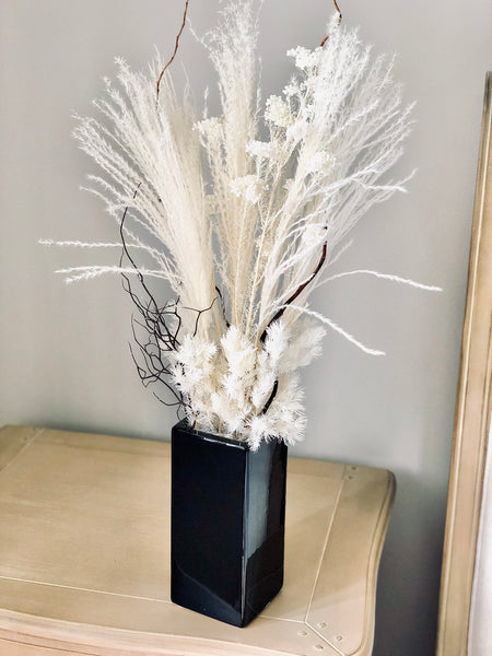 Preserved dry white pampas vase