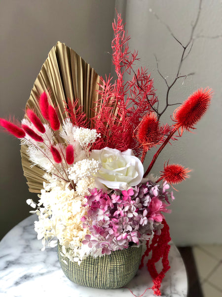 Red and rustic tones dry vase arrangement