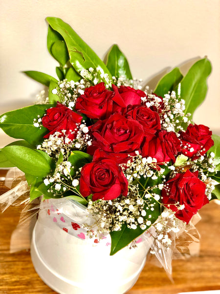 Red roses hat