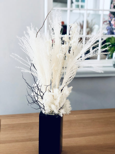 Preserved dry white pampas vase