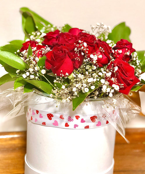 Red roses hat