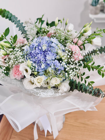 Deluxe soft colour bridal gift bouquet