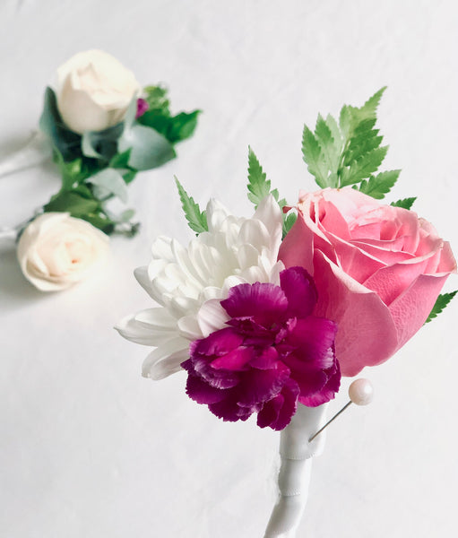 Pink and white set Boutonniere / Button hole flowers