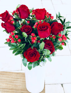 Red roses and berry hat box